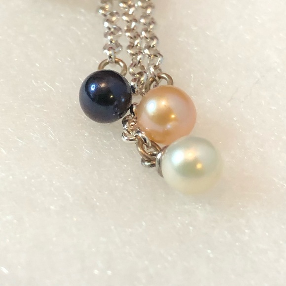 Vantel Pearls Three of Hearts Necklace - Picture 5 of 11